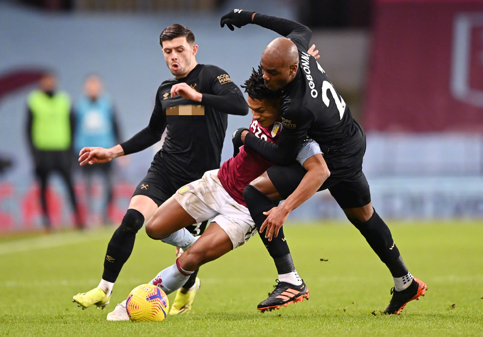 起了强烈反 起了强烈反